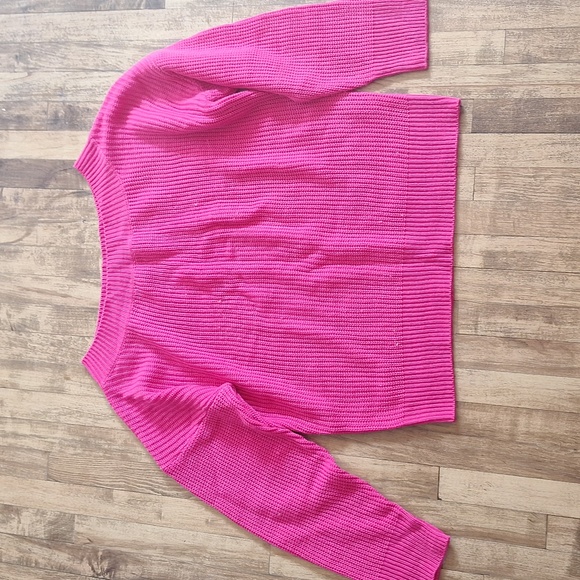 Sweater - Picture 1 of 2